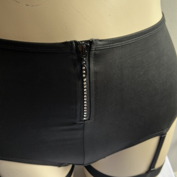 La Senza Panties with Garter Straps XL - Picture 3 of 4